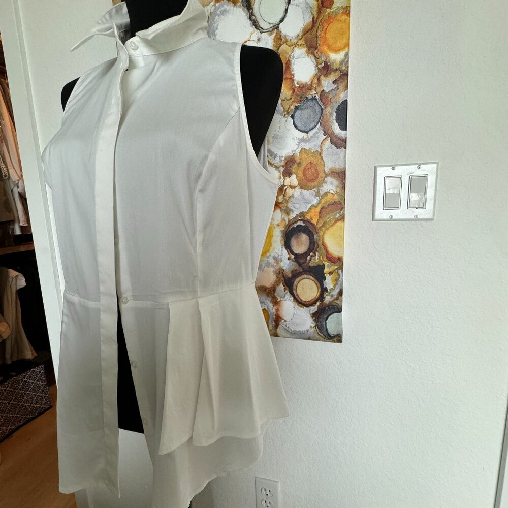 White House Black Market White sleeveless blouse size 14 w pleats